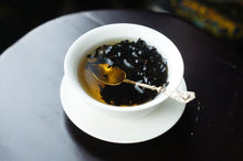 Load image into Gallery viewer, Exoteaque x ANMO signature Taiwan Tanbei Crimson Black Dragon Nong Cha 红乌龙