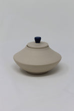 Load image into Gallery viewer, Tea jar 2 by ceramic artist Catharina Sommer