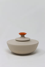 Load image into Gallery viewer, Tea jar 3 by ceramic artist Catharina Sommer