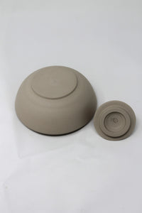 Tea jar 3 by ceramic artist Catharina Sommer