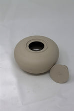 Load image into Gallery viewer, Tea jar 4 by ceramic artist Catharina Sommer