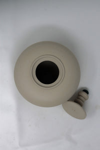 Tea jar 4 by ceramic artist Catharina Sommer