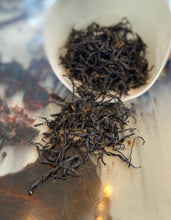 Load image into Gallery viewer, ANMO Signature series #4 Diyanillakelle Sri Lanka Black Tea /// naturally rose scented curated by Exoteaque made by Nalin Modha