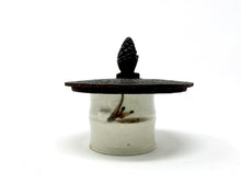Load image into Gallery viewer, Vintage Futaoki ( Lid Stand) white - Shino